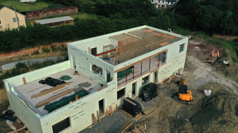 June 2024: roof construction, electricity supply and the tool of the year.